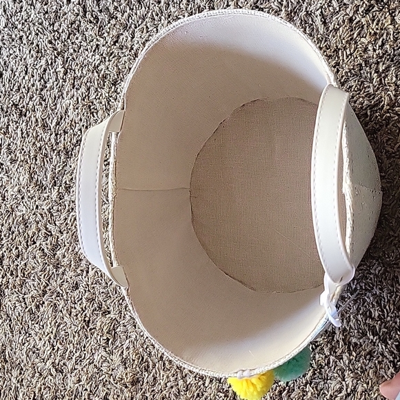 Hallmark Basket - Picture 3 of 6